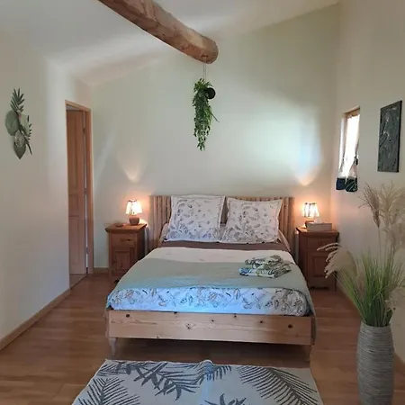 Domaine Saint Claude - D'hotes De Charme 3*