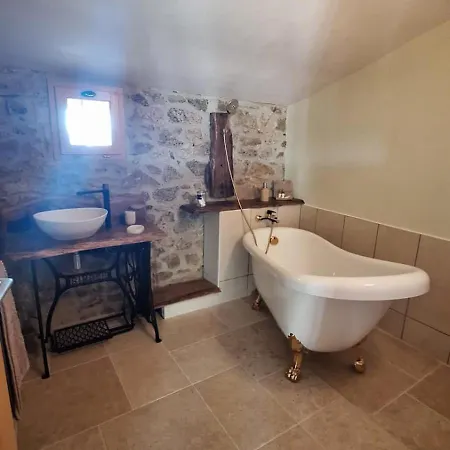 Domaine Saint Claude - D'hotes De Charme Bed & Breakfast Malleval